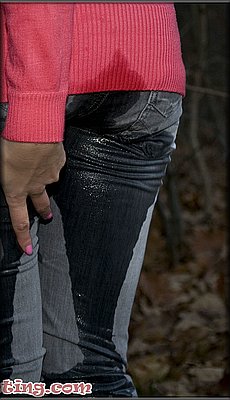 jeans-peeing-in-forest_0009.jpg