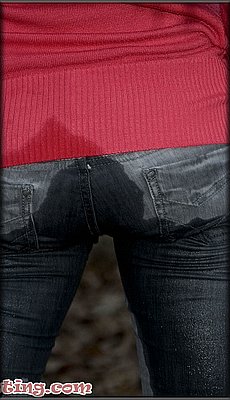 jeans-peeing-in-forest_0010.jpg