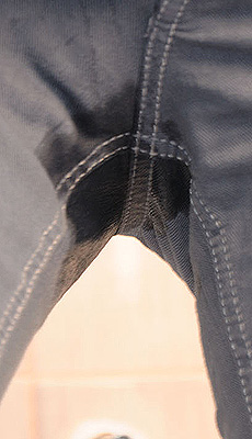 jeans-peeing_0003.jpg