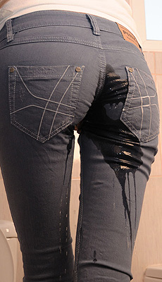 jeans-peeing_0005.jpg