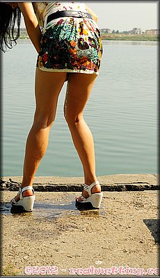 peeing-in-sun-dress_0008.jpg
