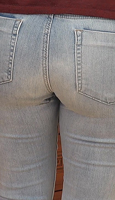 jeans-peeing-0002.jpg
