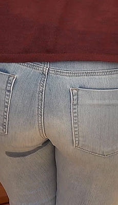 jeans-peeing-0003.jpg